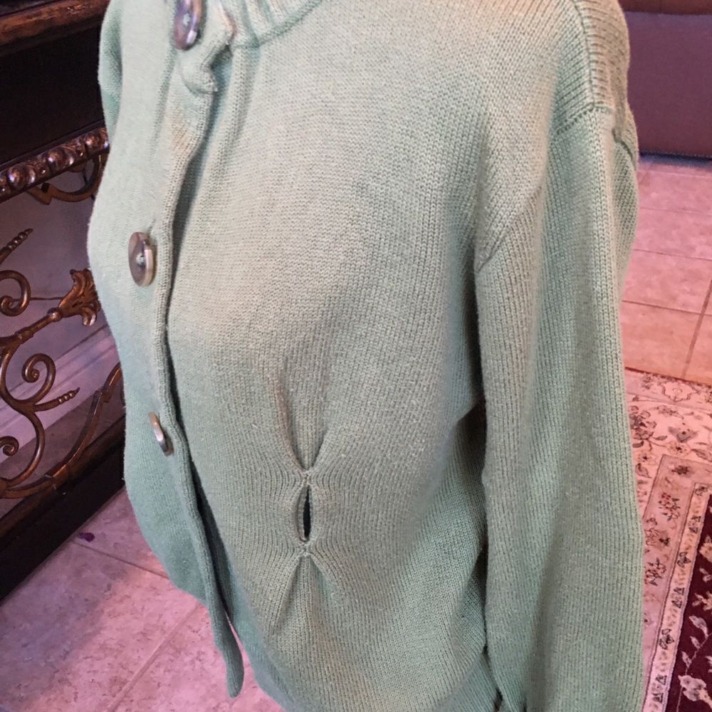 VINCE SPRING Moss Green Sweater! - Picture 5 of 8